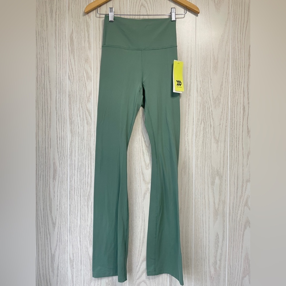 All In Motion Every Day Soft Ultra High-Rise Boot Cut Green Leggings Size XS NWT
